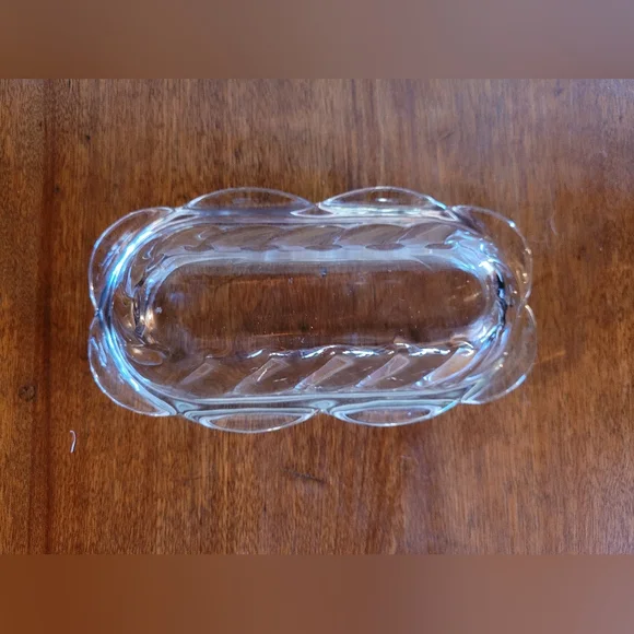 Anchor Hocking Clear Swirled Glass Butter Dish (113) - Picture 2 of 4
